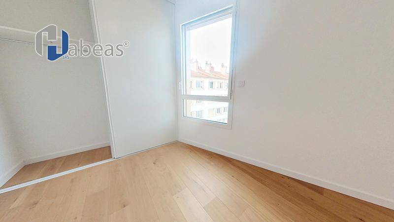 Appartement - 90 m² - 4 pièces