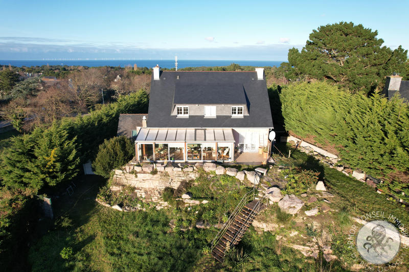 Maison - 240 m² - 8 pièces