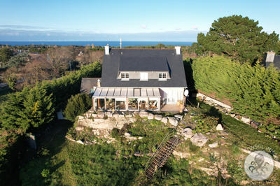 Maison - 240 m² - 8 pièces