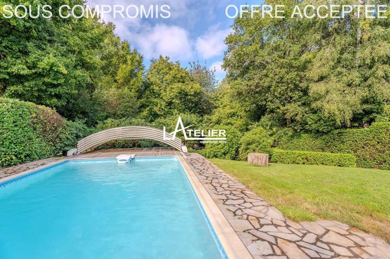 Maison - 230 m² - 8 pièces