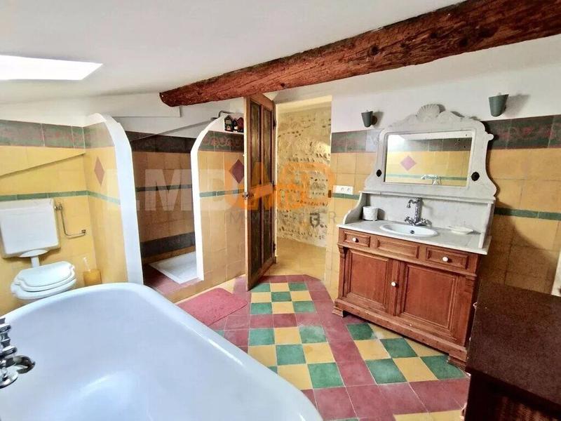 Maison - 300 m² - 11 pièces