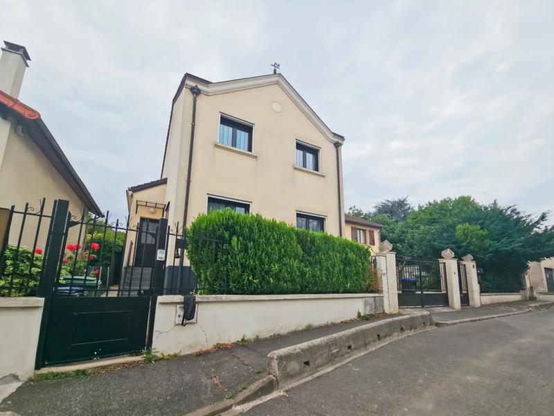 Maison - 120 m² - 4 pièces