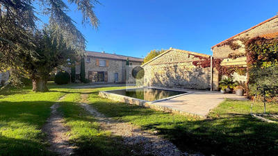 Maison - 280 m² - 9 pièces