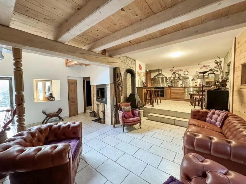 Propriété - 198 m² - 8 pièces