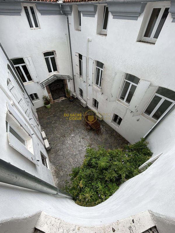 Maison - 423 m² - 20 pièces