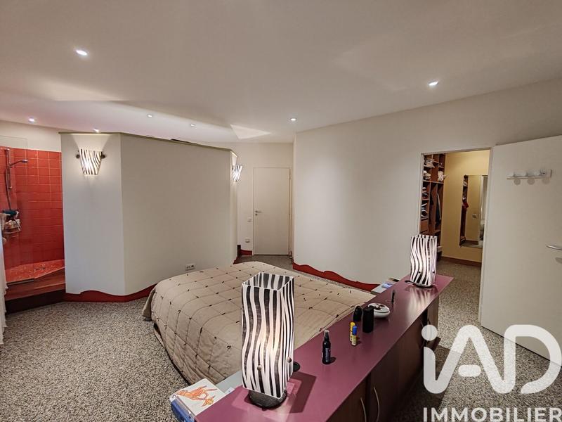 Maison - 243 m² - 7 pièces