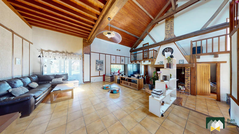 Maison - 256 m² - 10 pièces