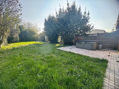 Maison - 90 m² - 5 pièces