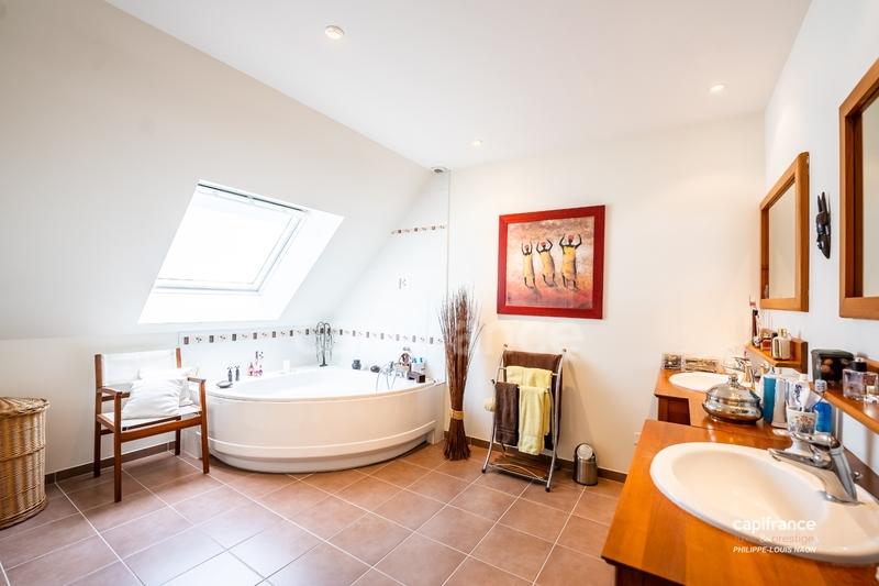 Maison - 243 m² - 8 pièces