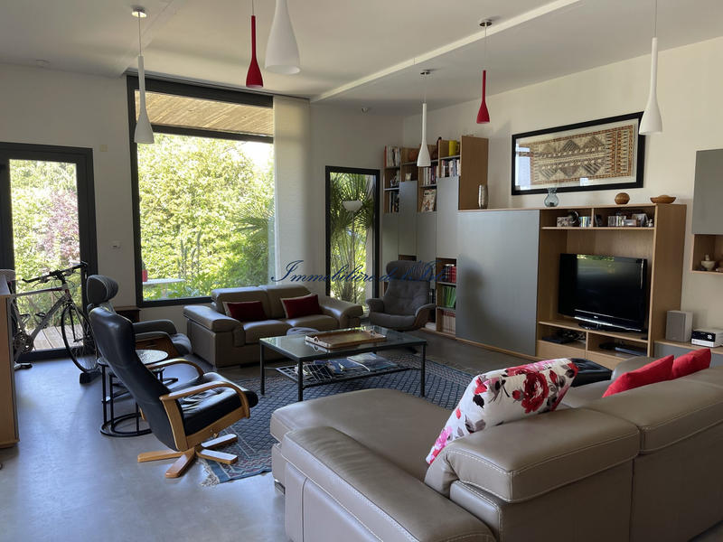 Maison - 248 m² - 9 pièces