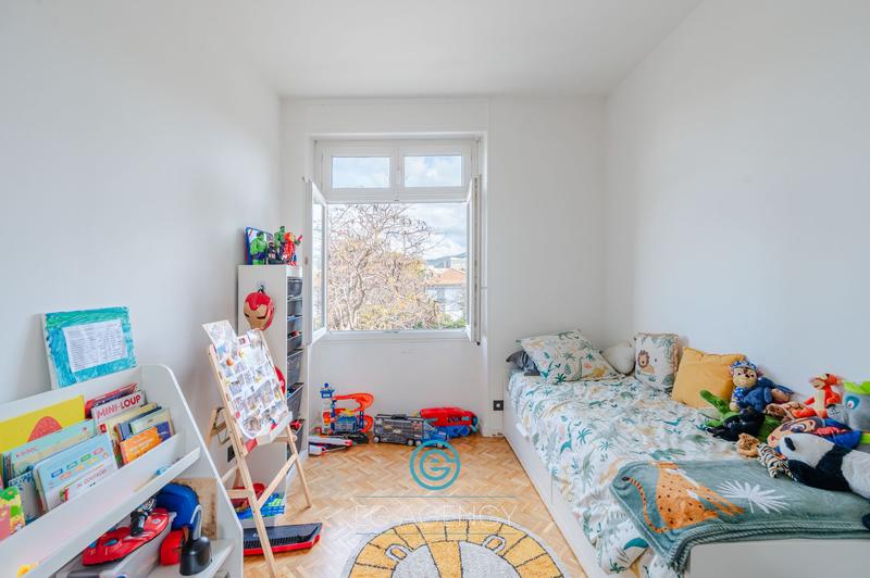 Appartement - 82 m² - 4 pièces