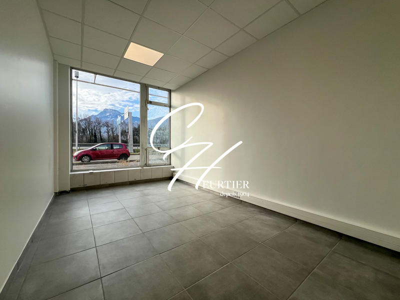 Local commercial - 167 m² - 3 pièces