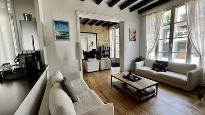 Maison - 300 m² - 8 pièces