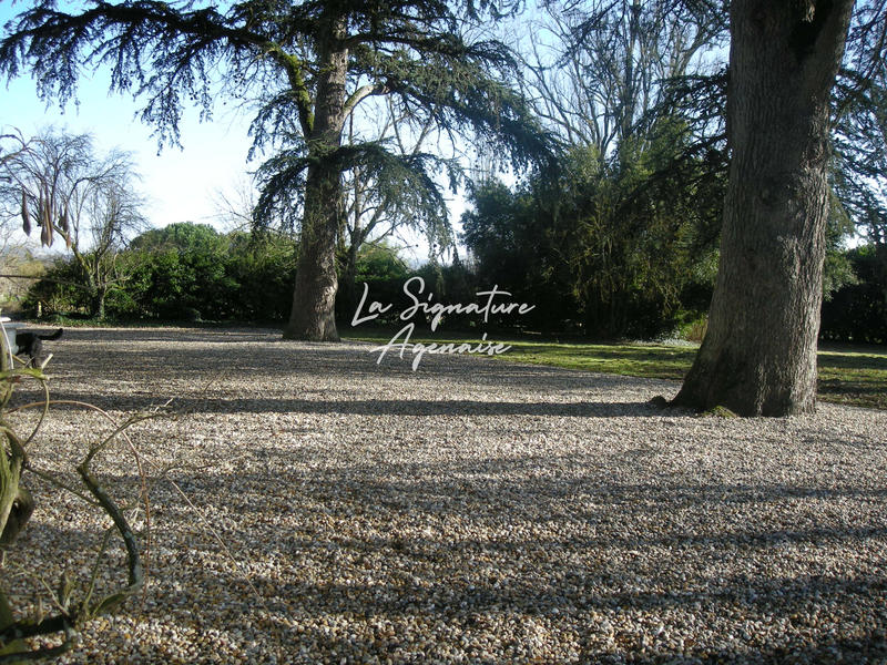 Maison - 341 m² - 16 pièces