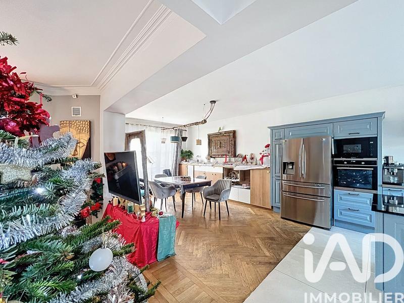 Maison - 180 m² - 7 pièces