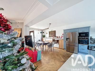 Maison - 180 m² - 7 pièces