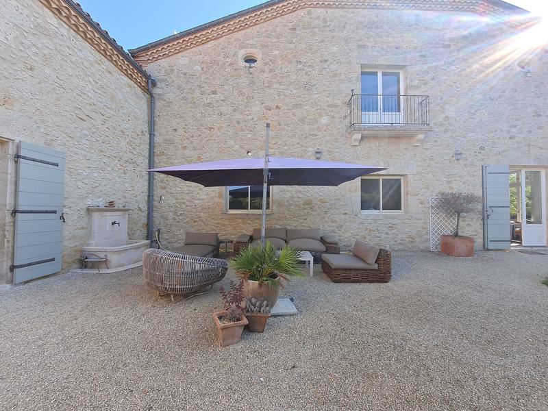 Maison - 185 m² - 15 pièces