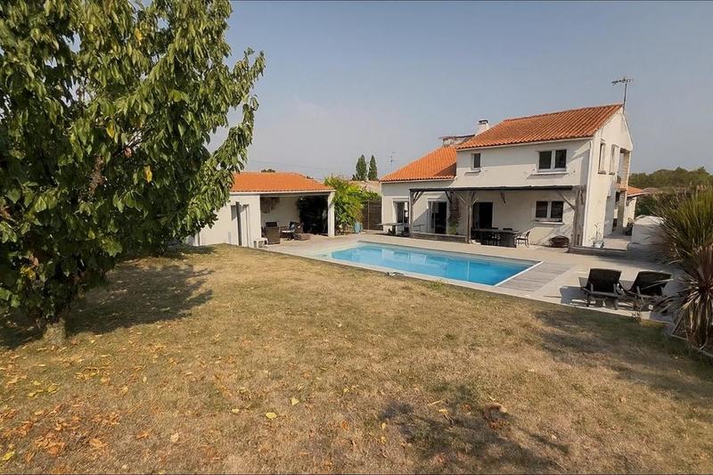 Demeure - 307 m² - 10 pièces