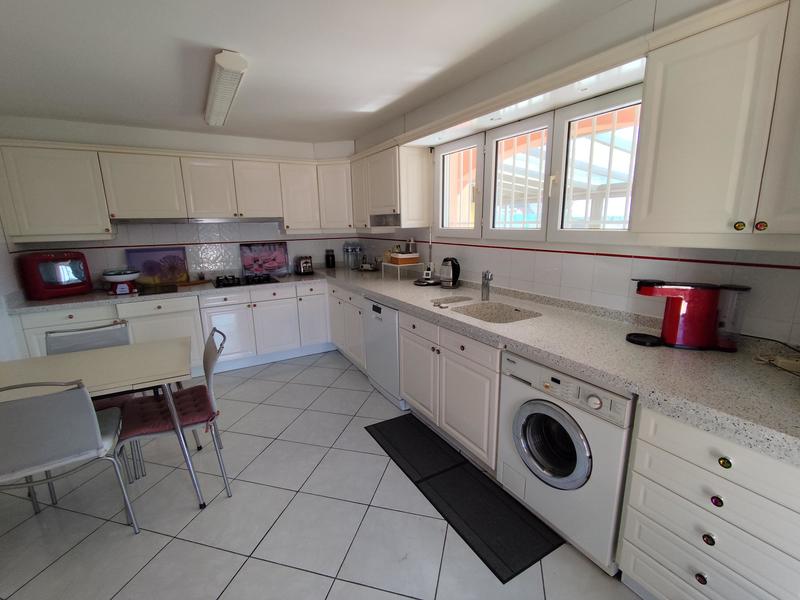 Maison - 270 m² - 10 pièces