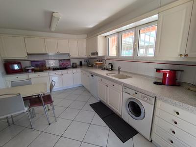 Maison - 270 m² - 10 pièces