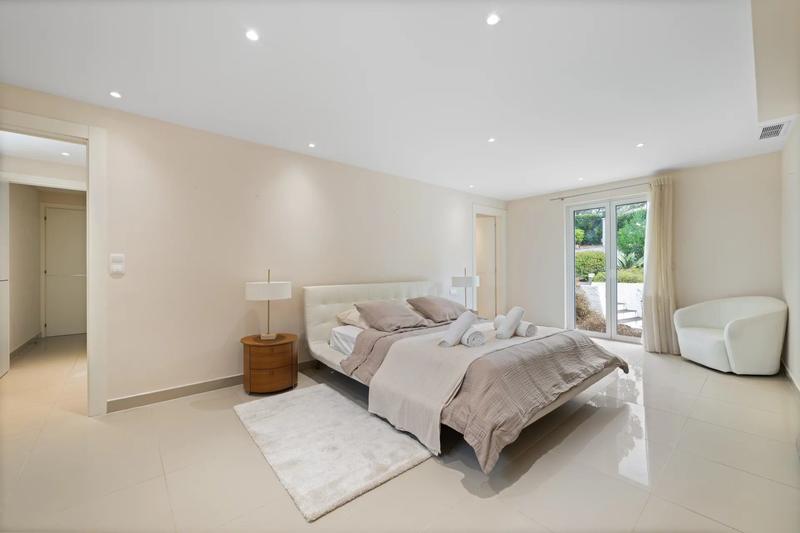 Maison - 588 m² - 8 pièces