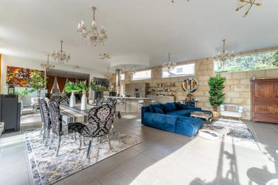 Maison - 394 m² - 5 pièces