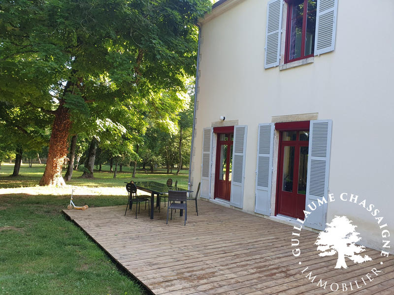 Maison traditionnelle - 220 m² - 7 pièces