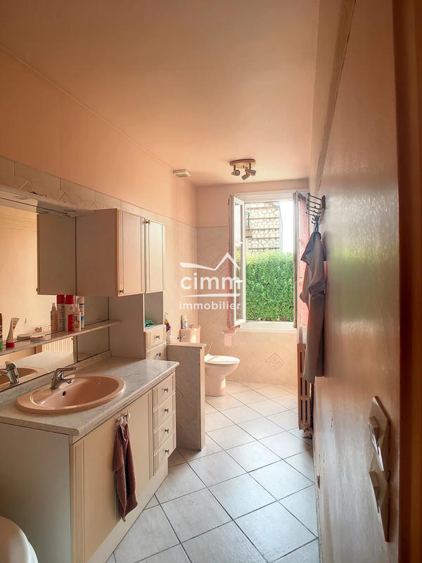 Fonds de commerce - Magasins - 93 m²