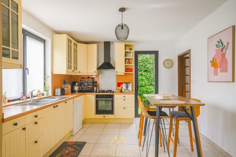 Maison - 230 m² - 8 pièces