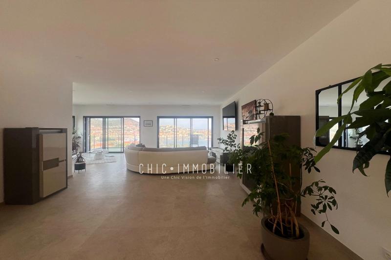 Propriété - 213 m² - 4 pièces