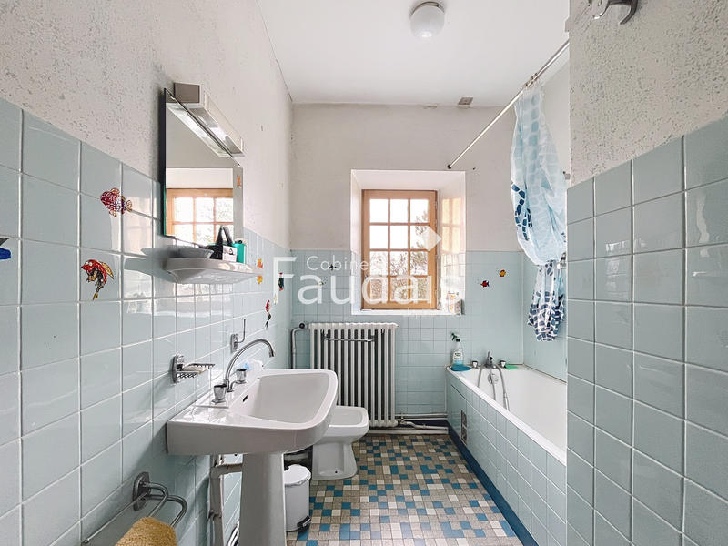 Maison - 280 m² - 10 pièces