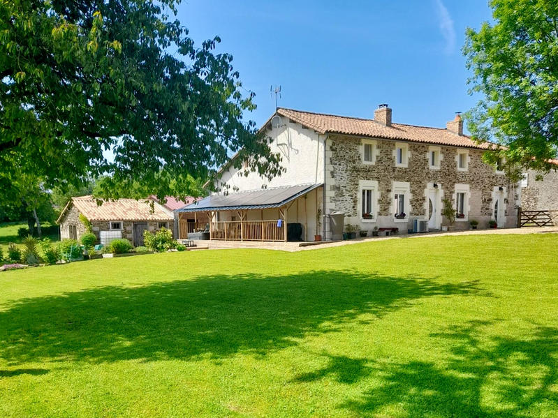 Maison - 234 m² - 7 pièces