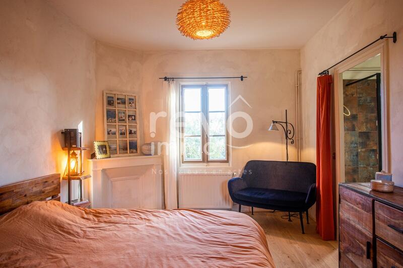 Maison - 245 m² - 8 pièces