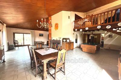 Maison - 251 m² - 6 pièces