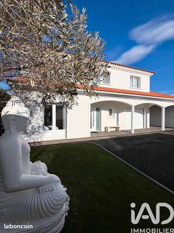 Maison - 328 m² - 6 pièces