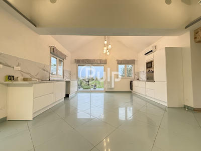 Pavillon - 130 m² - 5 pièces