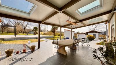 Propriété - 305 m² - 8 pièces