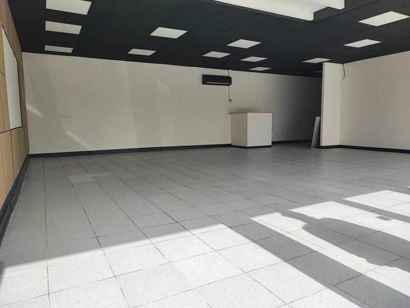 Local commercial - 90 m² - 1 pièce