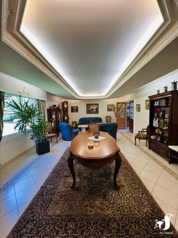 Maison - 380 m² - 12 pièces