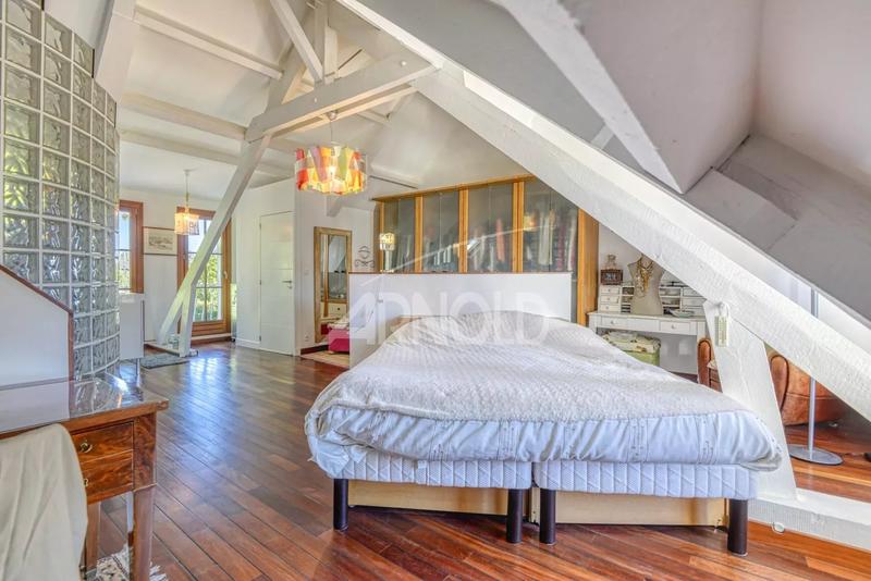 Maison - 217 m² - 8 pièces