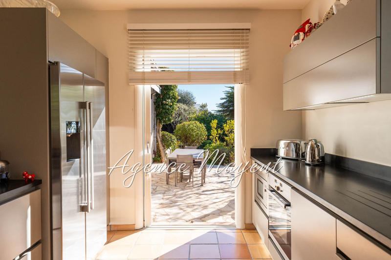 Maison - 220 m² - 5 pièces