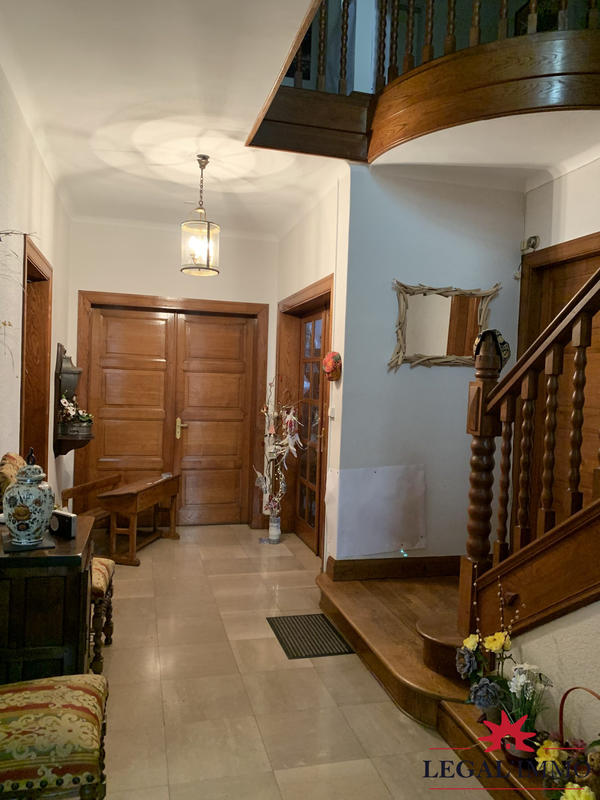 Maison - 260 m² - 6 pièces