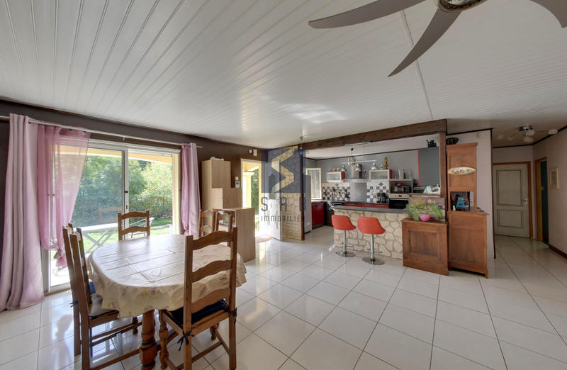 Maison - 175 m² - 9 pièces