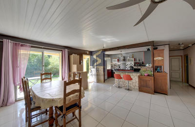 Maison - 175 m² - 9 pièces