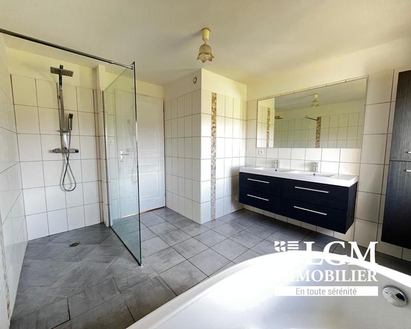 Maison - 244 m² - 4 pièces