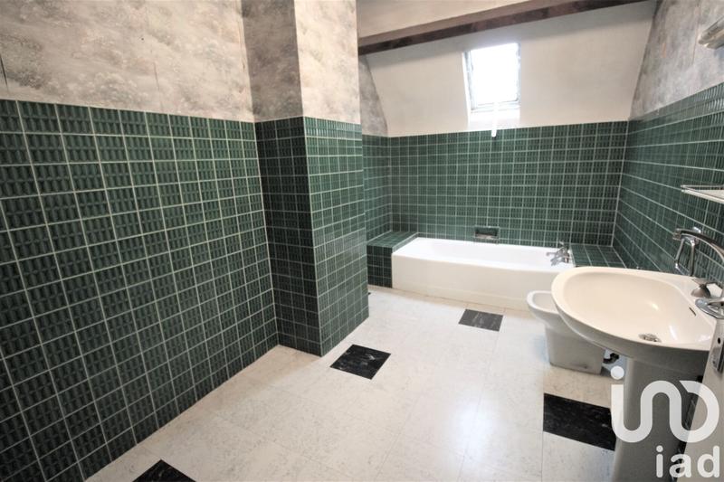 Maison - 246 m² - 8 pièces