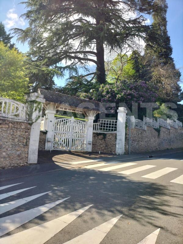 Maison chambre d'hôtes - 278 m² - 12 pièces