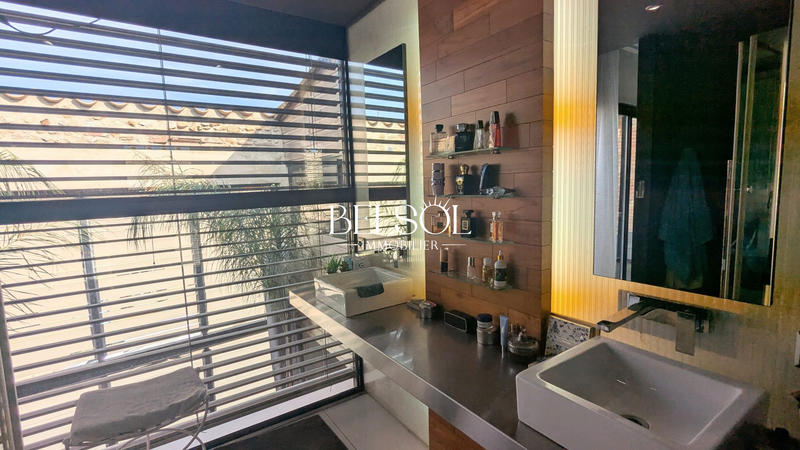 Maison - 236 m² - 6 pièces