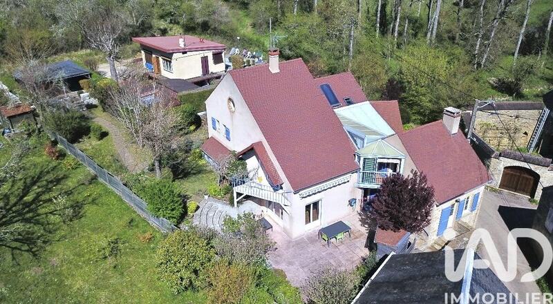 Maison - 272 m² - 10 pièces