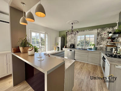 Maison - 181 m² - 8 pièces